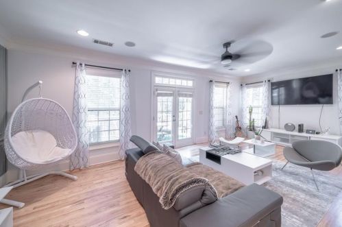 2810 Darby St, Atlanta GA  30319-3655 exterior