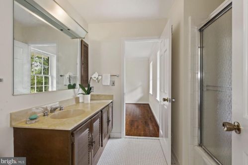 11013 Cripplegate Rd, Rockville MD 20854-1630 exterior