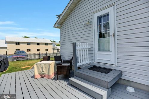 484 Columbus Ave, Littlestown PA 17340-1516 exterior