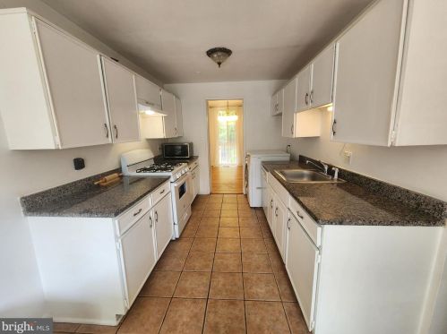 8002 Inverness Ridge Rd, Rockville, MD 20854-4011