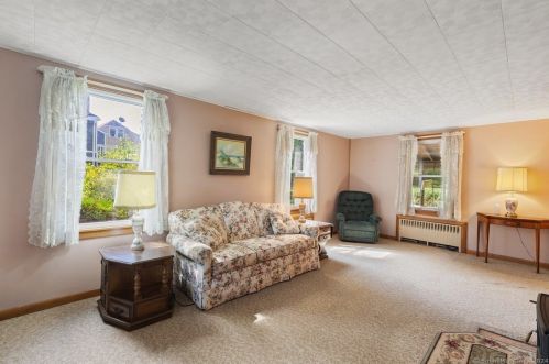 34 Hartford Ave, Hartford, CT 06109-1805