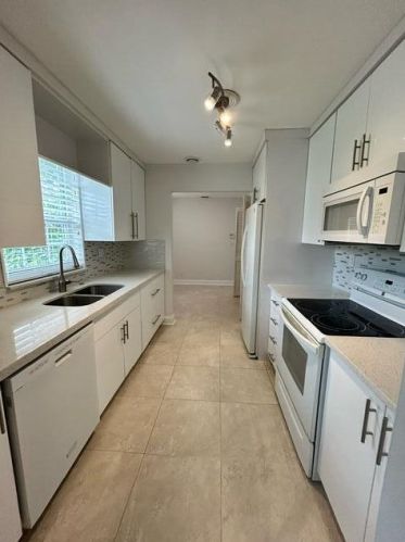 182 Del Rio Blvd, Boca Raton FL  33432-4736 exterior