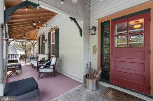 4 Morgan Ln, Media PA 19063-2224 exterior