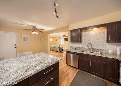 2201 Los Altos Ave, Tucson AZ  85705-5727 exterior