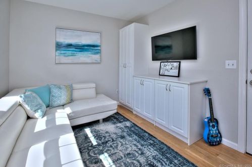 26 Bauer Pl, Westport CT 06880-4101 exterior