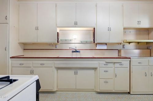 1113 Beverly Dr, Oxnard CA 93030-4813 exterior