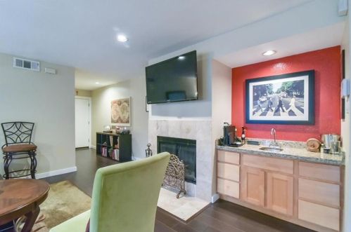 4777 Cedar Springs Rd, Dallas TX  75219-6144 exterior