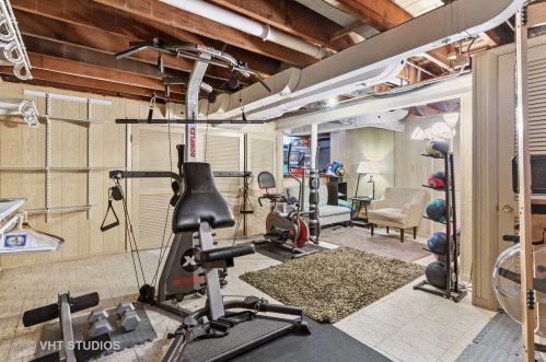 5712 Kenneth Ave, Chicago IL 60646-5907 exterior