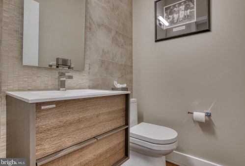 308 2nd St, Philadelphia PA 19133-0040 exterior