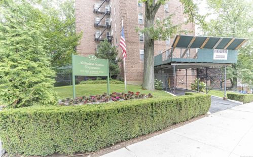 5610 Netherland Ave, Bronx NY 10471-1703 exterior