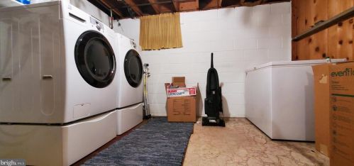 905 1st St, Rockville MD 20850-1444 exterior