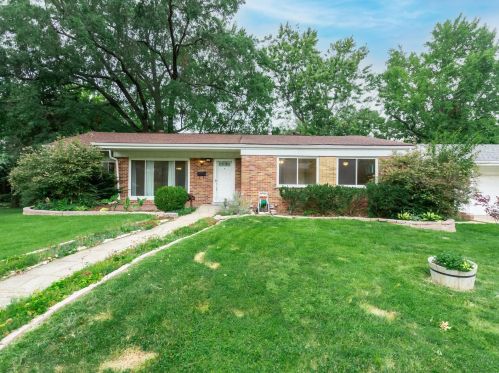 1121 Putter Ln, Saint Louis, MO 63132-3806