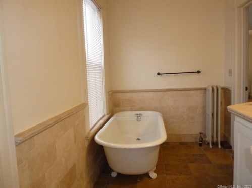 75 Lincoln Ave, Torrington CT 06790-6907 exterior