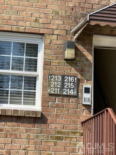 211 College Dr, Edison NJ 08817-5951 exterior