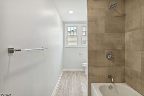 24 Westminster Ter, Town Center NJ 07052-2735 exterior