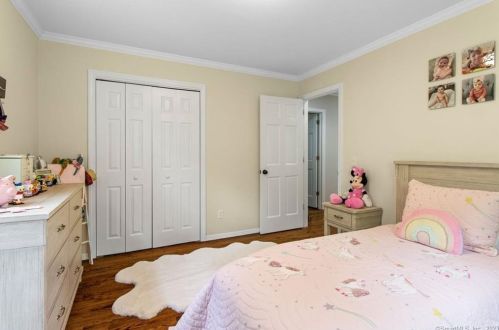 100 Haviland Rd, Ridgefield CT  06877-2821 exterior