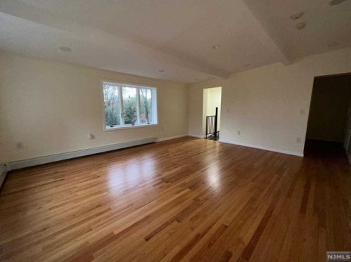 288 Saddle River Rd, Upper Saddle River, NJ 07458-2108