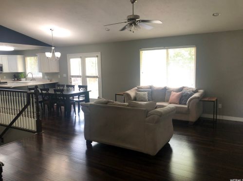 341 Ln Vera Ln, Sandy UT 84094 exterior