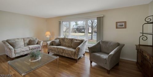 19 Arnold Dr, Parsippany NJ 07054-2240 exterior