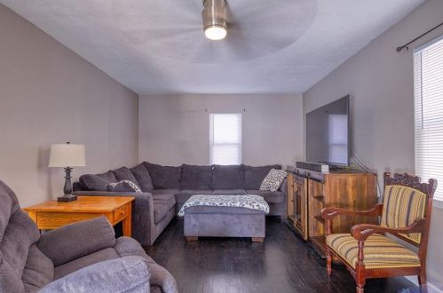 1914 Vermont Ave, Pittsburgh, PA 15122-3927