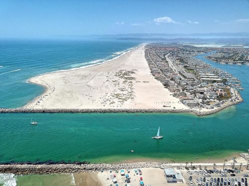 3604 Sunset Ln, Oxnard CA 93035-4130 exterior