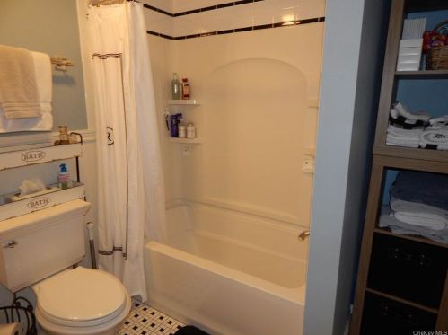 53 Lk Ave, Middletown NY 10940-5911 exterior