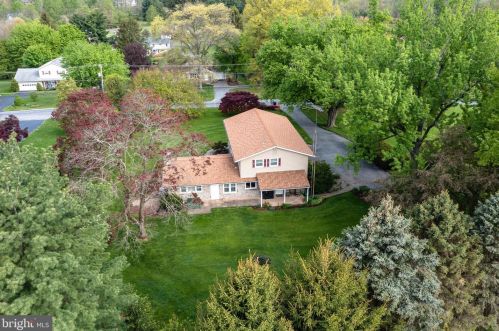 1526 Chestnut Hill Rd, Pottstown PA 19465-7156 exterior