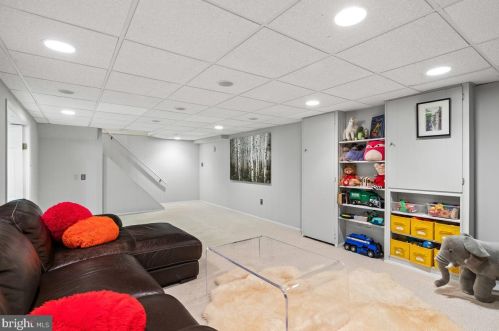 32 Evergreen Cir, Princeton NJ 08540-4028 exterior