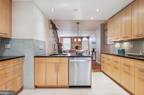 721 3 St, Philadelphia PA 19123-2903 exterior