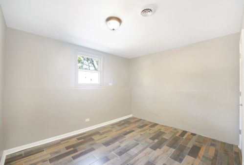 648 Ctr St, Waukegan IL 60085-3829 exterior