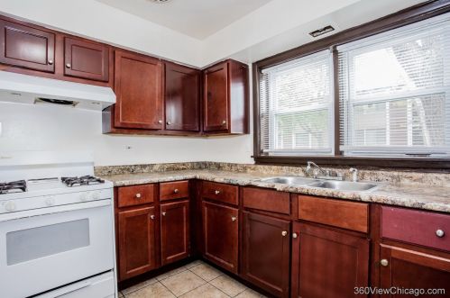 6900 Campbell Ave, Chicago IL 60645-4604 exterior