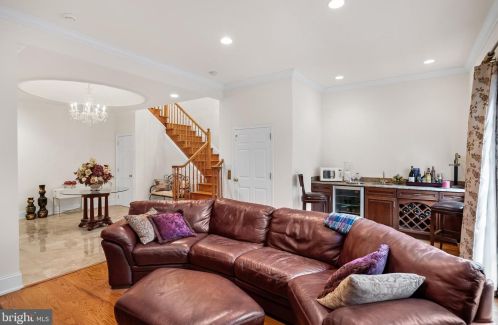 124 Bainbridge St, Philadelphia PA 19147-1866 exterior