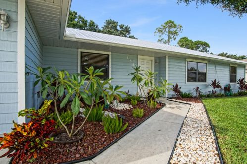 1555 Jacqueline Ave, Fort Pierce, FL 34953-1468