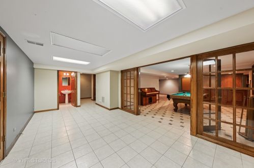 323 Kenmore Ave, Elmhurst IL 60126-3517 exterior