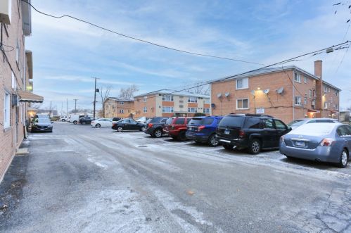 6940 65th St, Chicago, IL 60638-4664