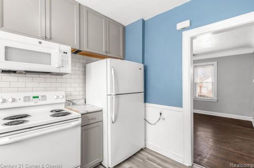 17213 Wood St, Melvindale MI 48122-2200 exterior