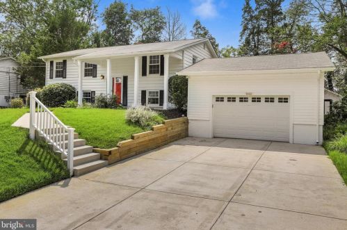 7922 Bayberry Dr, Alexandria, VA 22306-3215