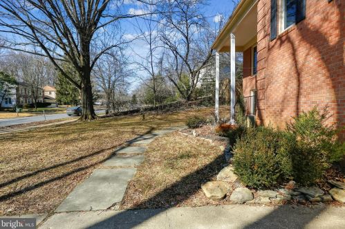 10409 Gainsborough Rd, Rockville MD 20854-2510 exterior