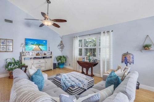 679 96 Ave, Naples FL 34108-2463 exterior