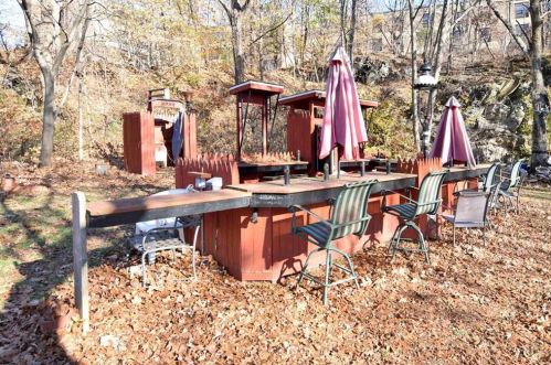 832 Elm St, Woonsocket RI 02895-3507 exterior