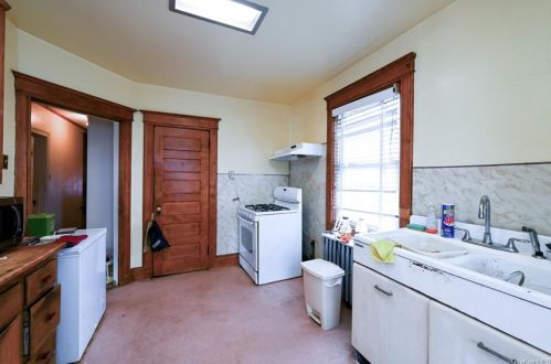 210 Tecumseh Ave, Mount Vernon NY 10553-1933 exterior