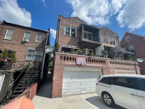 134 Van Cortlandt Park, Bronx NY  10463-2505 exterior