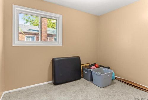 4964 Monroe St, Dearborn Heights MI  48125-2525 exterior