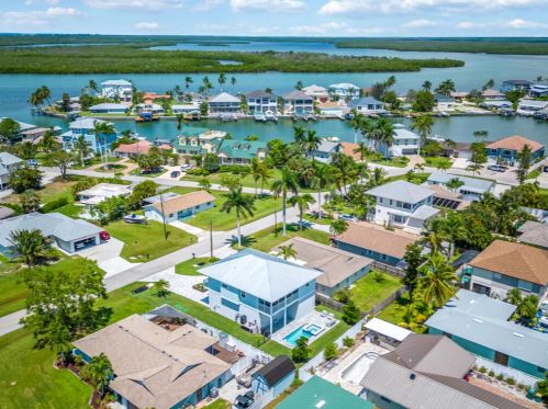 132 Jamaica Dr, Naples FL exterior