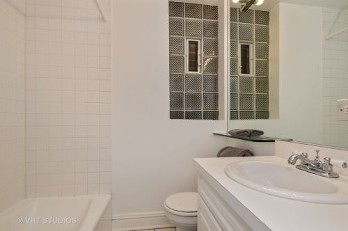 734 Barry Ave, Chicago IL 60657-6316 exterior