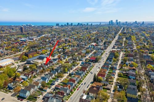 3232 Booth St, Milwaukee WI  53212-2136 exterior