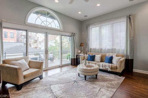 1512 Oakdale Ave, Chicago IL 60657-4011 exterior