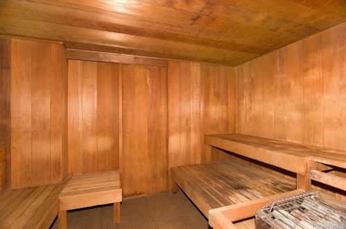 1630 Liholiho St, Honolulu HI  96822-2977 exterior