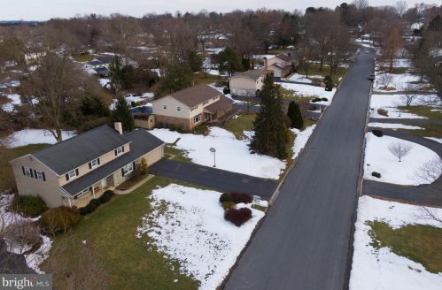 1949 Rachael Dr, Lancaster, PA 17601-3627