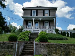 14 Mumford St, Coventry, RI 02816-7750